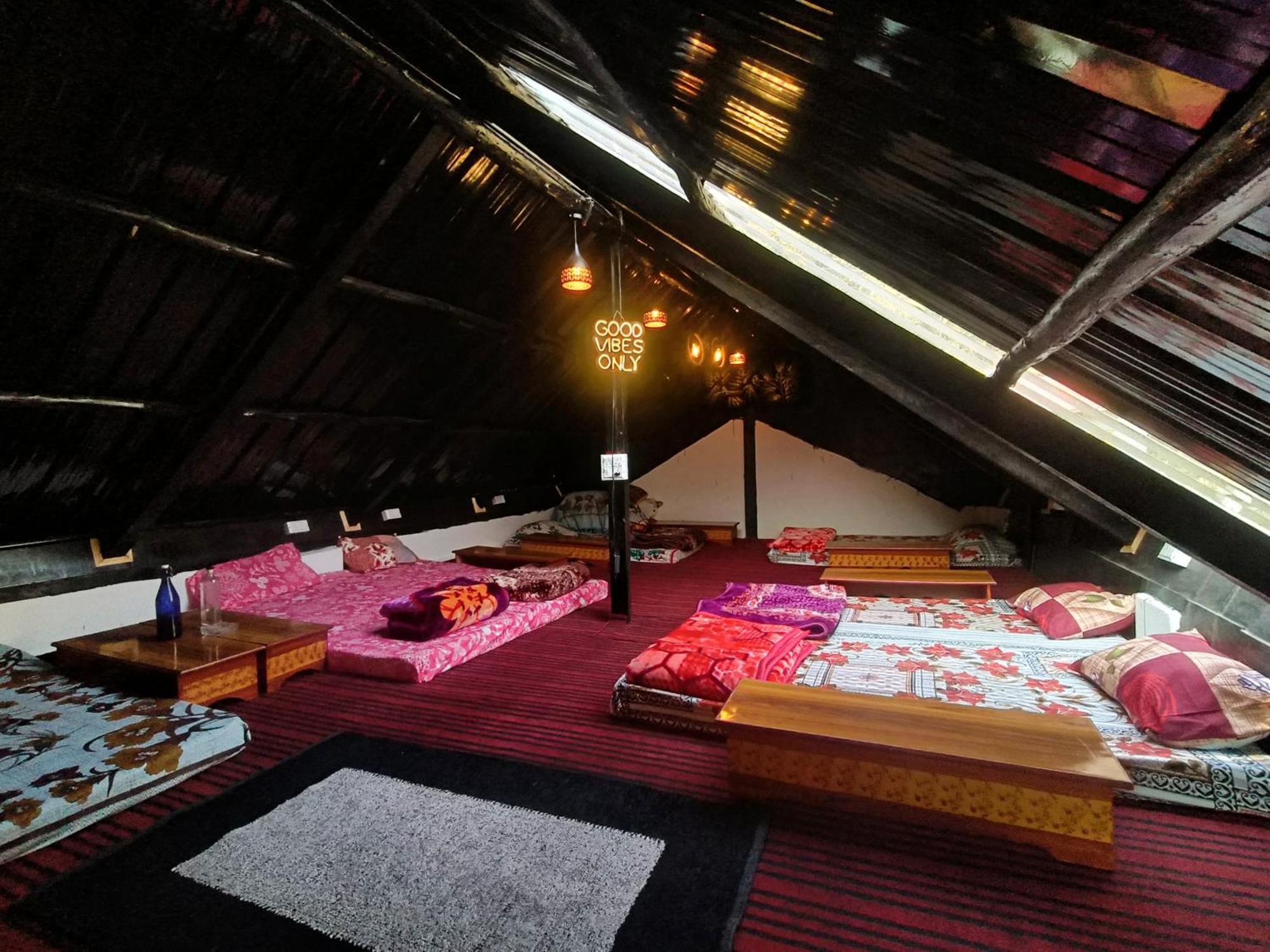 Stoner'S Delight Hostel Kullu Bagian luar foto